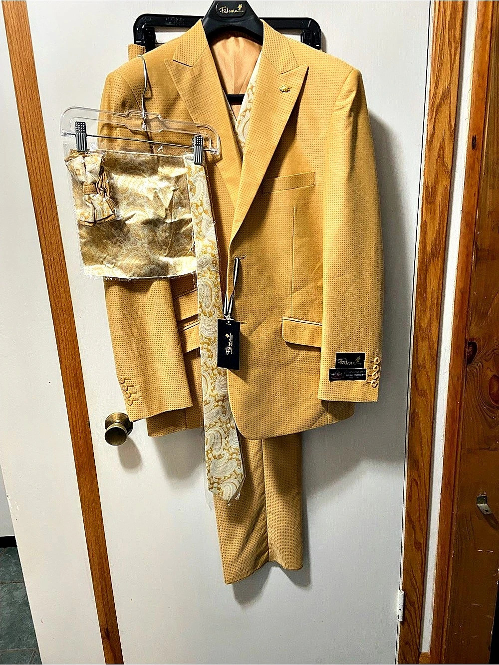 Falcone Superlative 150's Vested Suit 42R mustard & Gold